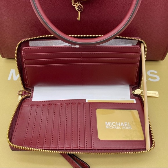 Michael Kors Jet Set Travel Leather MK Continental Wristlet wallet Dark Cherry - Picture 3 of 3